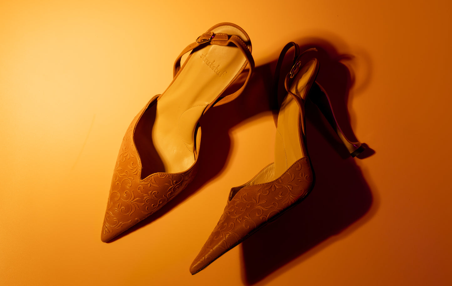 Cabriole Sling- Embossed Saddle Leather