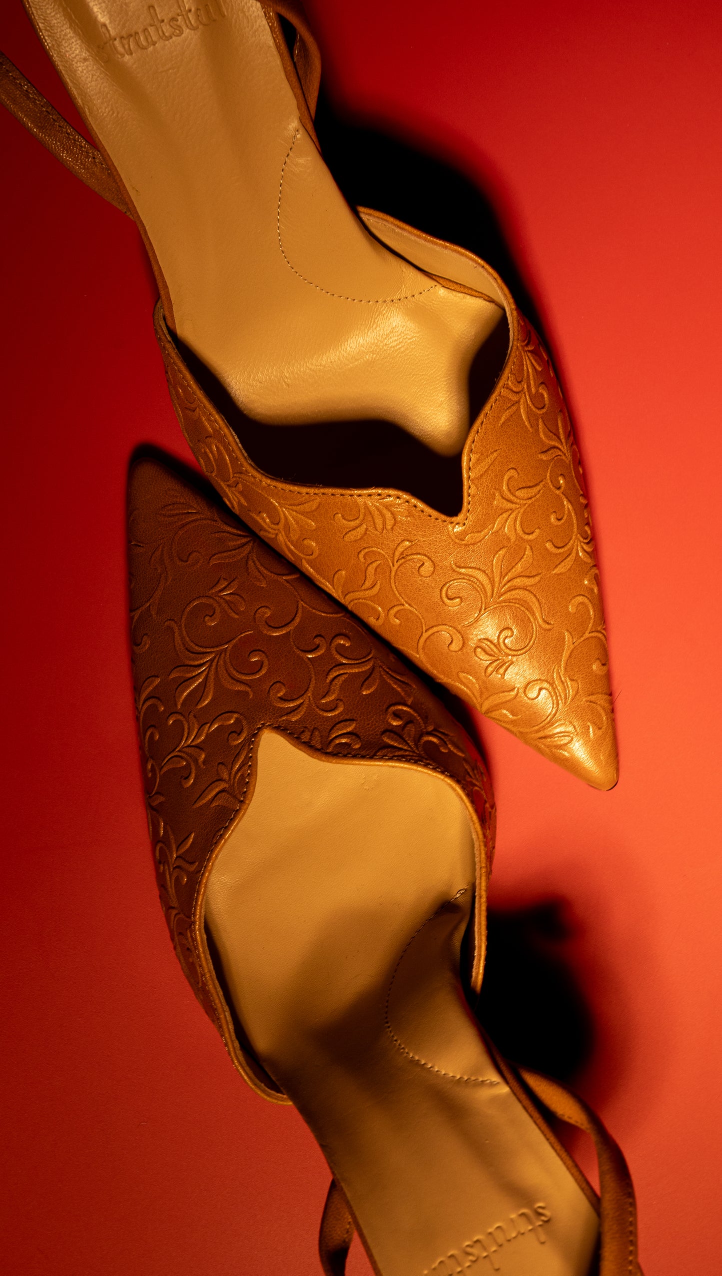 Cabriole Sling- Embossed Saddle Leather